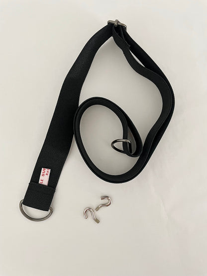 Elastic strap with fixing hooks